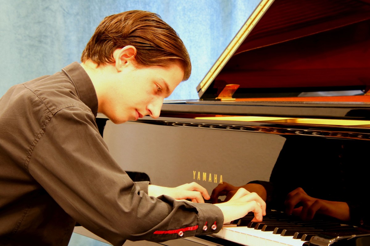 17:00 Kováts-Szőcs Benedek - zongora virtuóz